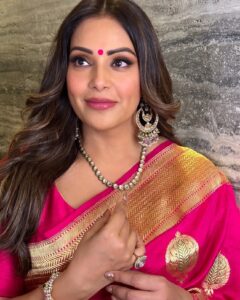 Bipasa Basu saree pics